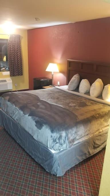 Apartment Queen Bed 213 Wi-fi *